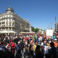 12x12 - Grande foule sur la place de la Comedie.