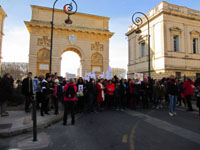 Départ de la marche "Women's March on Montpellier" vers 15 h 45 (1x3).